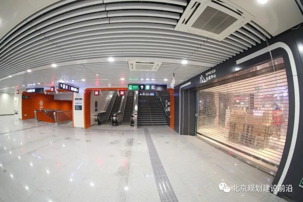 7号线北换乘厅地下三层提供近千平方米的换乘大厅,为地铁早晚高峰换乘