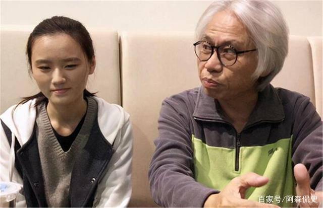 那对曾经轰动一时的爷孙恋,7年过去,当初的少女已无纯真笑容