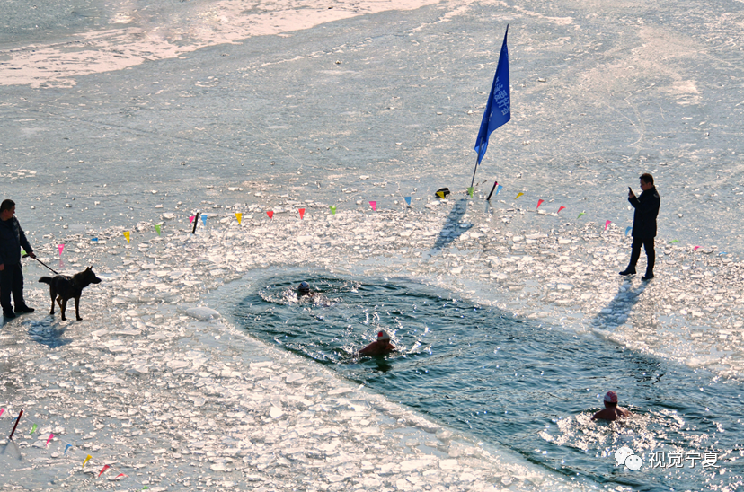 图说丨冬泳者的霸气!打卡固原青石峡冰雪乐园_腾讯新闻