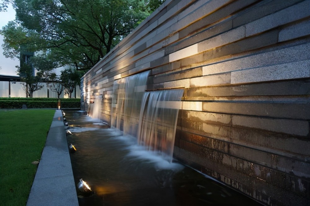 现代庭院里的创意景墙_腾讯新闻