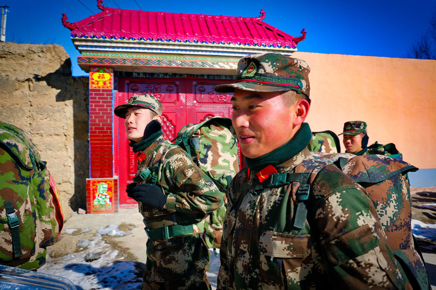 翻山越岭砺精兵