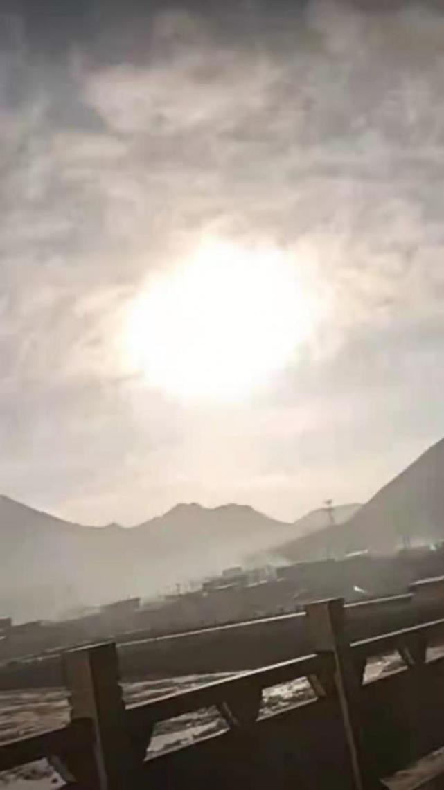 青海玉树疑有陨石坠落 当地:可能落在青海与西藏交界 尚未找到坠落物