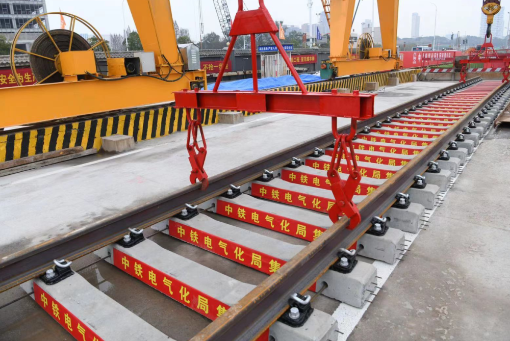 长沙地铁6号线正式进入铺轨阶段