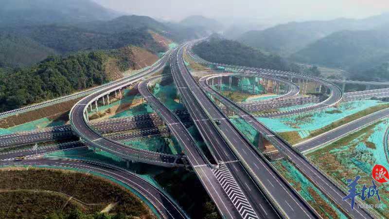 阳江至怀集高速公路图片