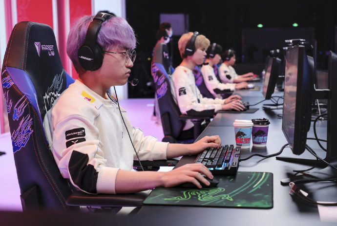 好,但是不可否认的是他的实力,t1在今年初期发现roach难堪大任的时候