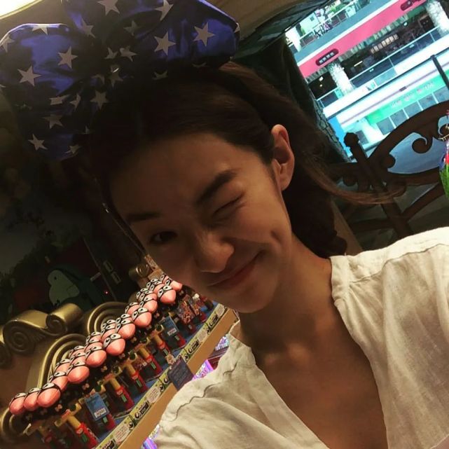 虽然提起她,很多人可能还是会以" loco 前女友"作为前缀,但又有什么