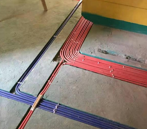 使用红蓝线管,同时使用单股铜线, 火线为红色,零线为蓝色,地线为双色