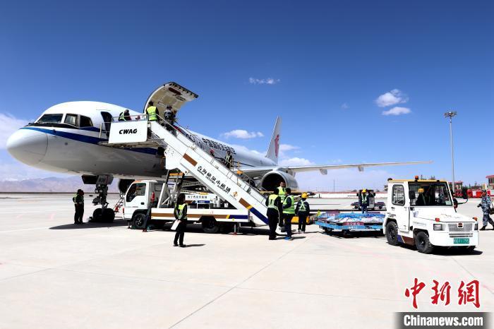 青海格尔木机场年旅客吞吐量突破25万人次_腾讯新闻