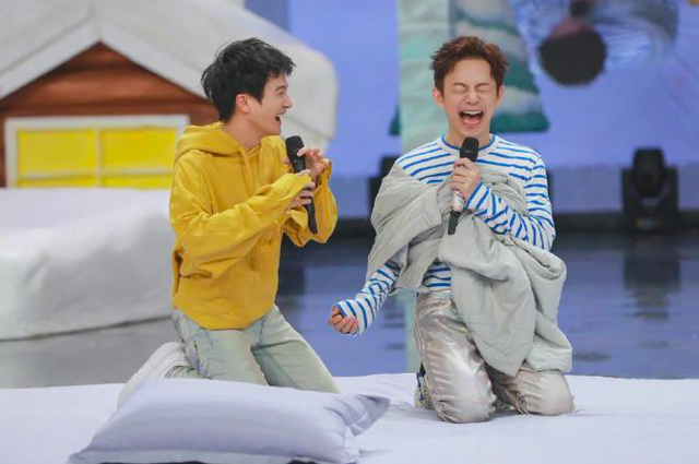 著名金口哨演奏大师批快本收礼一事何炅等人冤不冤