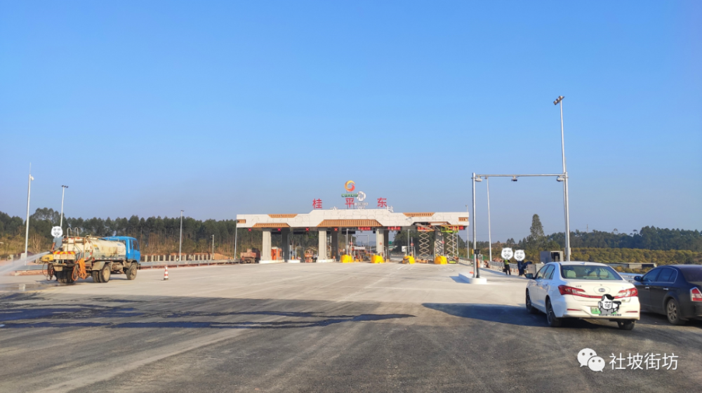 荔玉高速公路通车倒计时实拍桂平东社坡出口