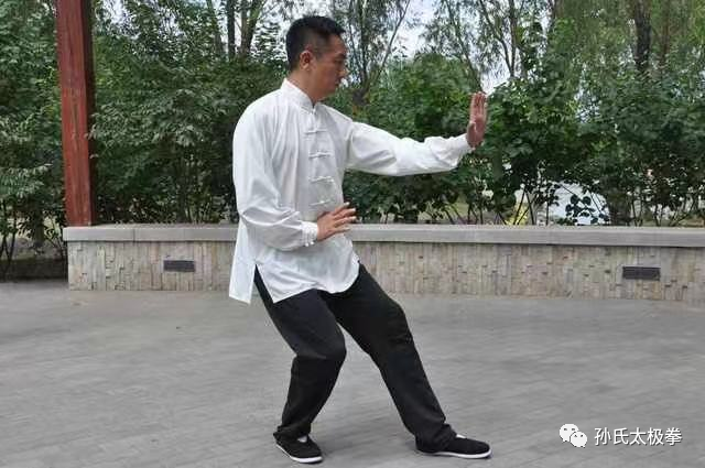 平掌乎?立掌乎?