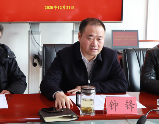 钟锋强调,当前正值岁末寒冬,各单位要时刻紧绷安全稳定这根弦,以深入