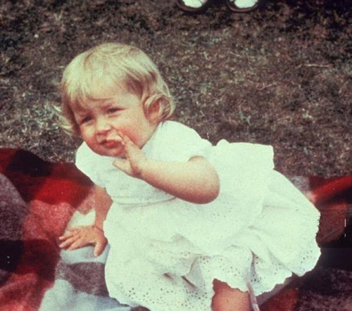 戴安娜小时候到底有多美看完这些50年前的珍贵旧照你就知道了