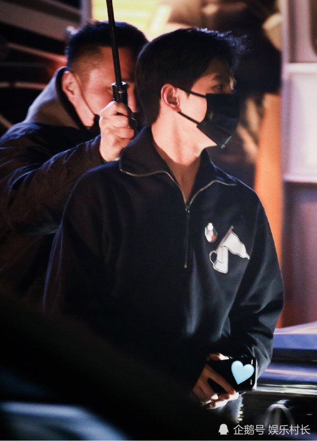 贾士凯回应杨洋粉丝维权之后杨洋下班路透曝光紧皱眉头心情不佳太明显