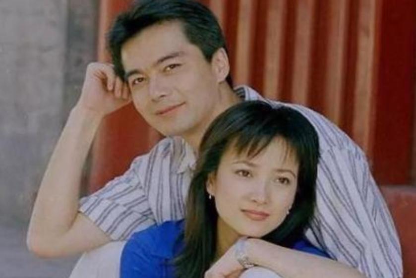 结果,他的妻子因病去世,许亚军深感悲痛.