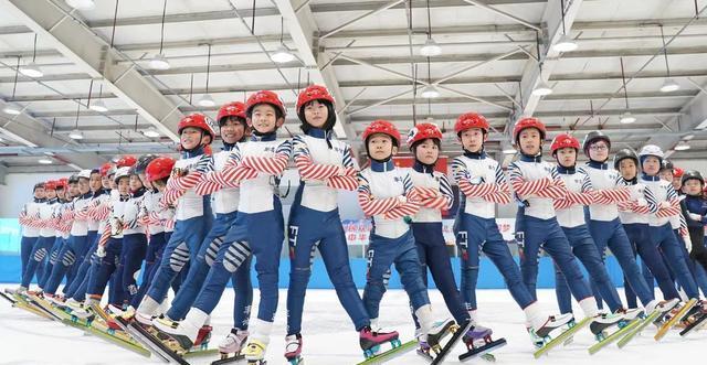 摔倒还反超夺冠的马子惠火了记者专访这位8岁北京女孩