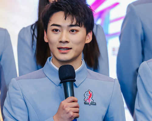 《华彩少年》制服曝光,气质碾压青2和创3,不愧是央视爸爸_腾讯新闻