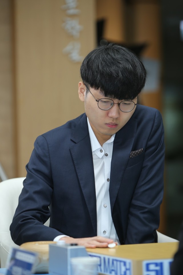 温暖的申真谞他捐出七番棋奖金2500万韩元