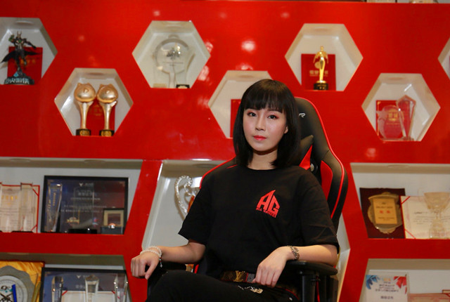 月光称输掉决赛遭菲姐灌鸡汤老林暖心安慰买汤汤只因其自信