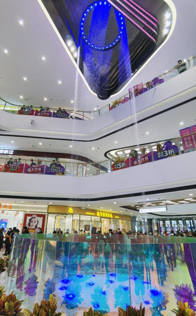闵行马桥镇开出上海第12家万达广场内置酷炫水幕景观