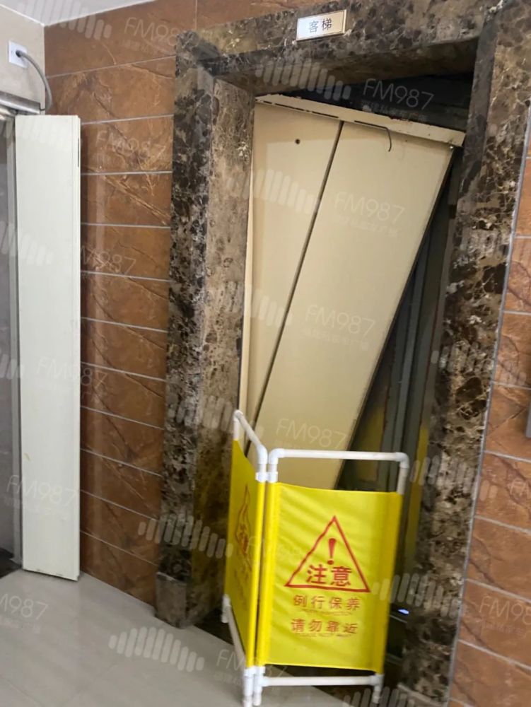 惊心动魄电梯骤降23层女子逃生上热搜