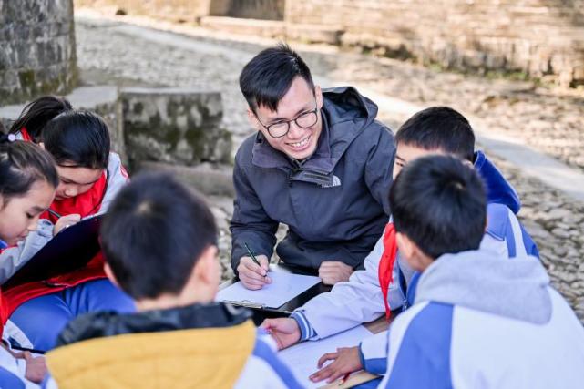 冬月 我们在大山里听见花开 田埂花开 计划乡村学校探访之行 乡村教育 支教 乡村 大山
