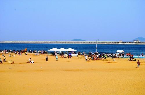 个不到100米高的佘山,上海人把这座仅有的山开发到了极致,不但有索道