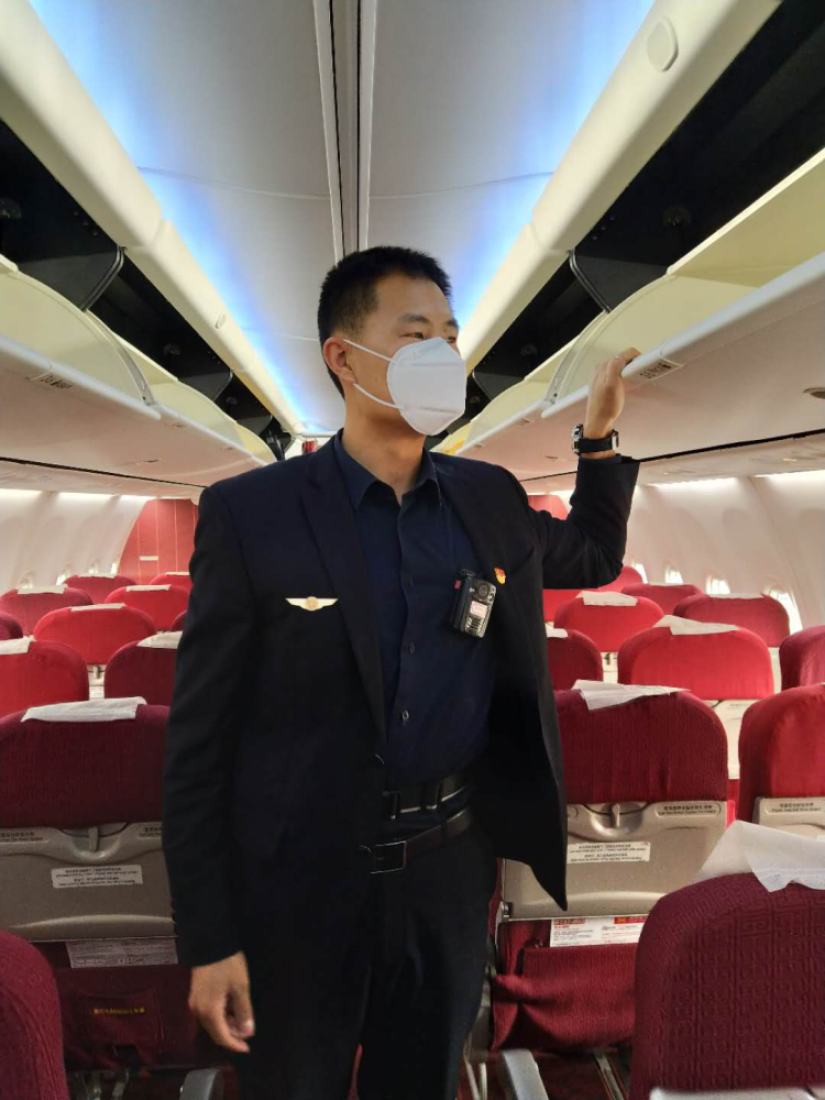 海南航空广州空保中队安全员吴向明既是严师亦是模范