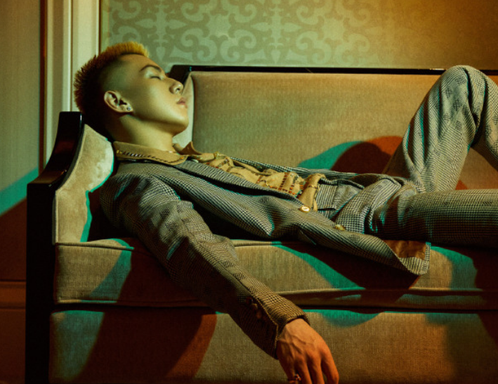 卡斯柏未经允许就对金晨动手动脚,当着镜头"调情",金晨反应是亮点