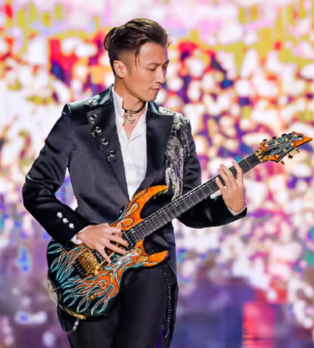 谢霆锋懒理分手风波尝试新造型成韩国欧巴张柏芝看完都要后悔