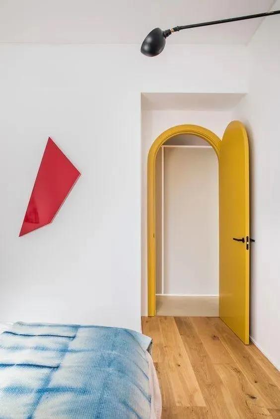 异形门形状和一般的门不太一样,比如常见的拱形门,这类门个性十足,很