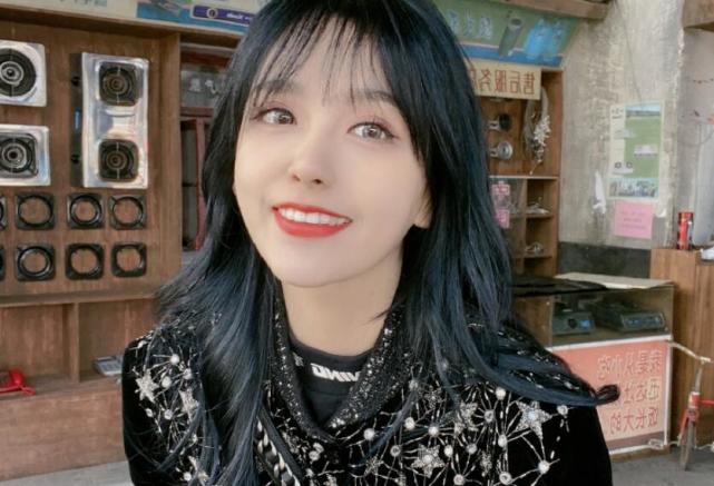 rita更换发型直播颜值提升一个档次瞬间变成宅男女神