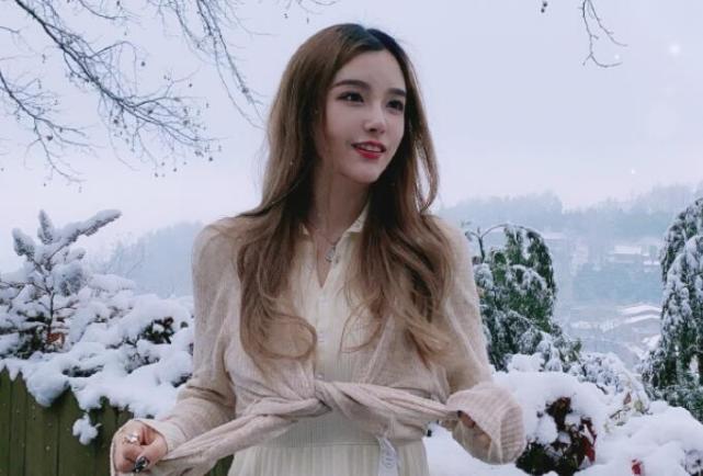 rita更换发型直播颜值提升一个档次瞬间变成宅男女神