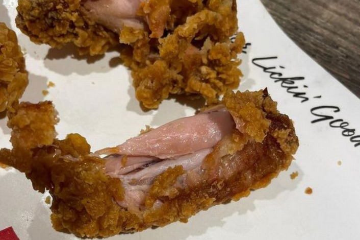 鸡肉到底熟没熟英国男肯德基吃到生炸鸡官方却坚称已经熟了