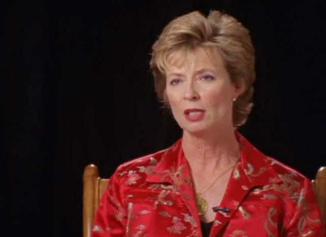 功夫巨星李小龙去世后他的妻子琳达却嫁给了他的徒弟