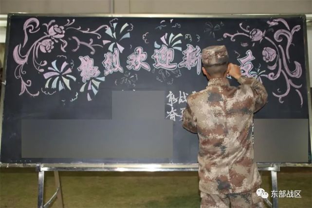 新战友的到来官兵用最真挚的热情敲锣打鼓,鞭炮齐鸣一阵欢迎"锣鼓"