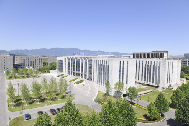 九院统筹推进产业基地建设.