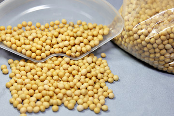 第一,亚海酸油除了从日常饮食中补充营养,想要快速地降低血脂,更好地