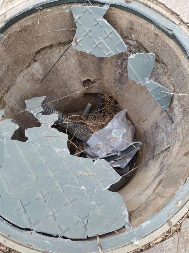 成都网友反映东部新区起步区人行道井盖存在质量问题 兴城集团回应