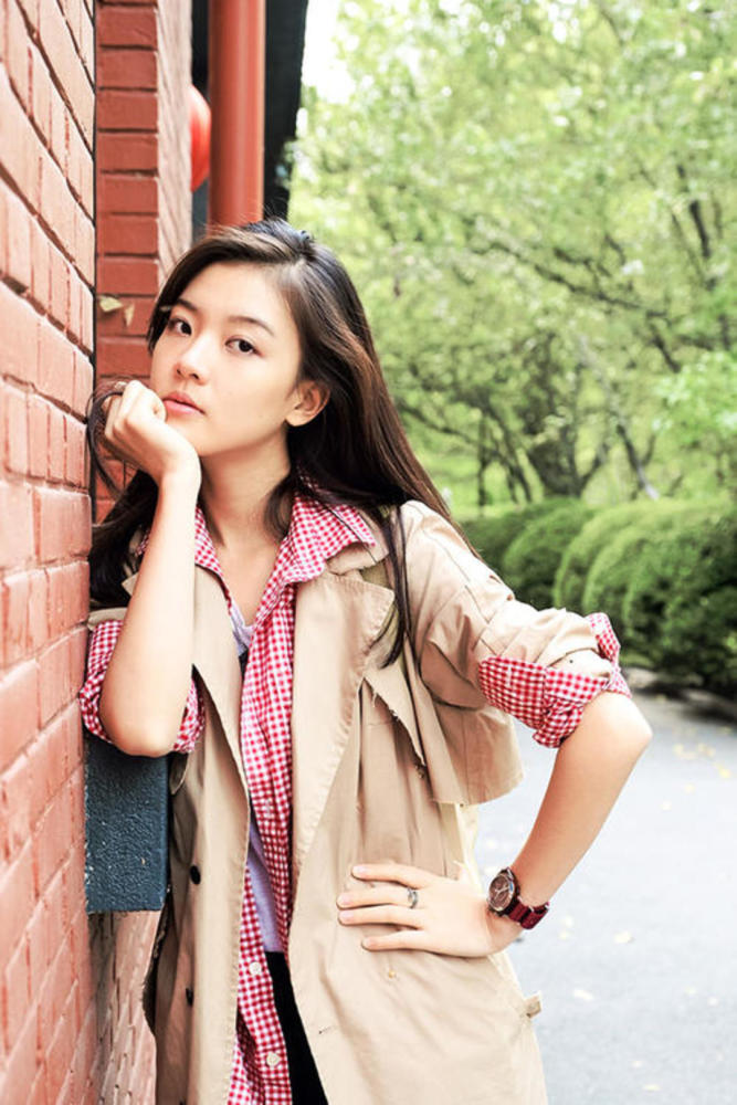 中国医生杀青川籍女星张雅玫扮演护士