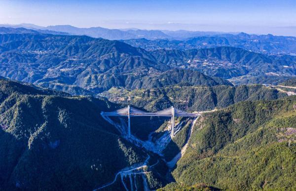 图为溧宁高速文泰段洪溪大桥.