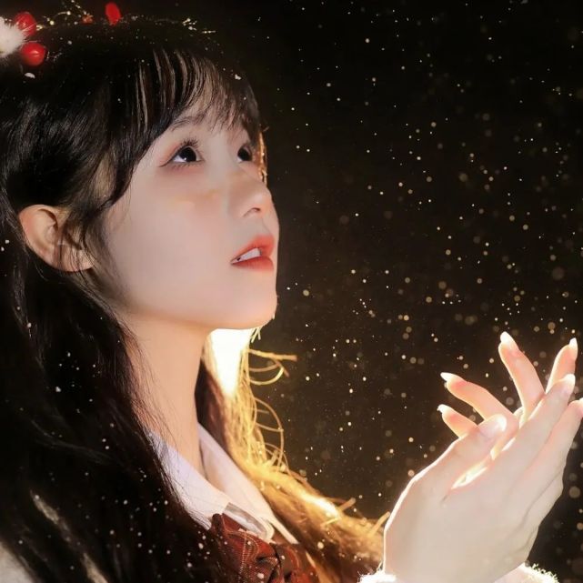 唯美真人圣诞节主题头像女巫使用了药水今晚是平安夜