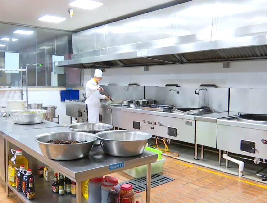 "阳光厨房" 进校园,守护"舌尖上的安全"_腾讯新闻