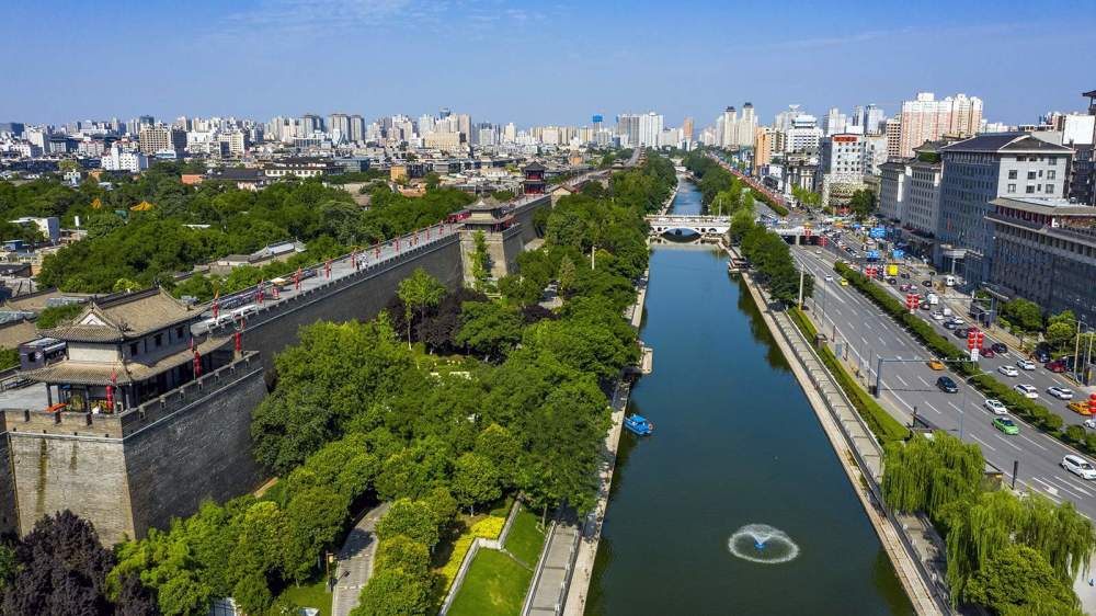 今年10月1日,西安护城河 "西门-北门-东门综合改造提升工程"画上了