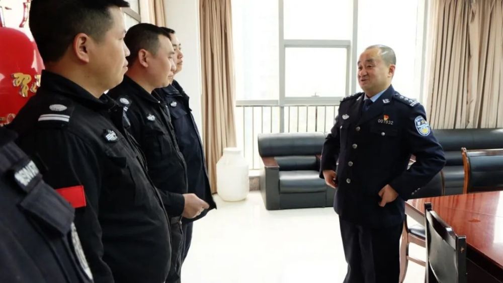 时代派出所建设观山湖分局党委委员,副局长郭明高指导新时代派出所建