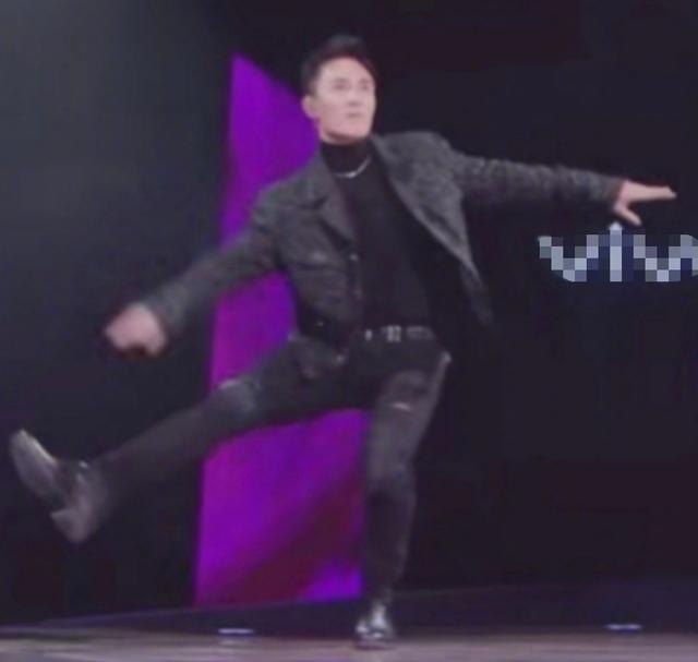 颖儿探班老公美颜滤镜开太大,付辛博被嘲