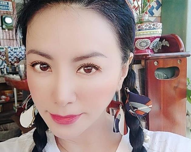 还记得《倚天屠龙记》里的"小昭"吗?如今53岁依旧"韵味"十足_腾讯新闻