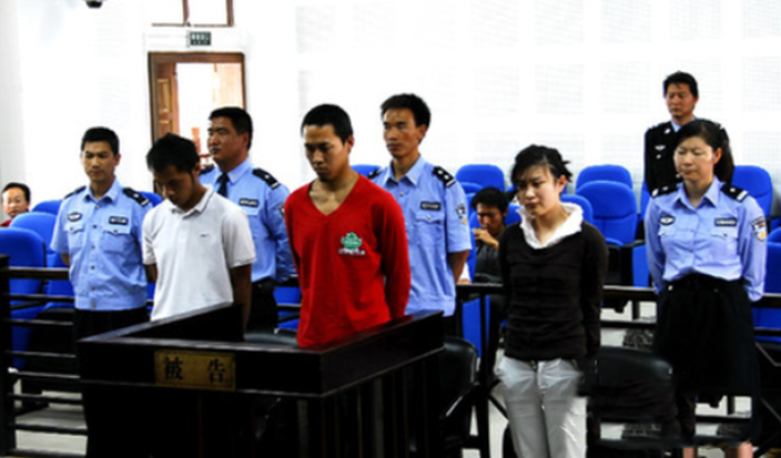 2007年6月,木鸿章在娱乐城和张超相识,其实论长相,张超并不出众,但