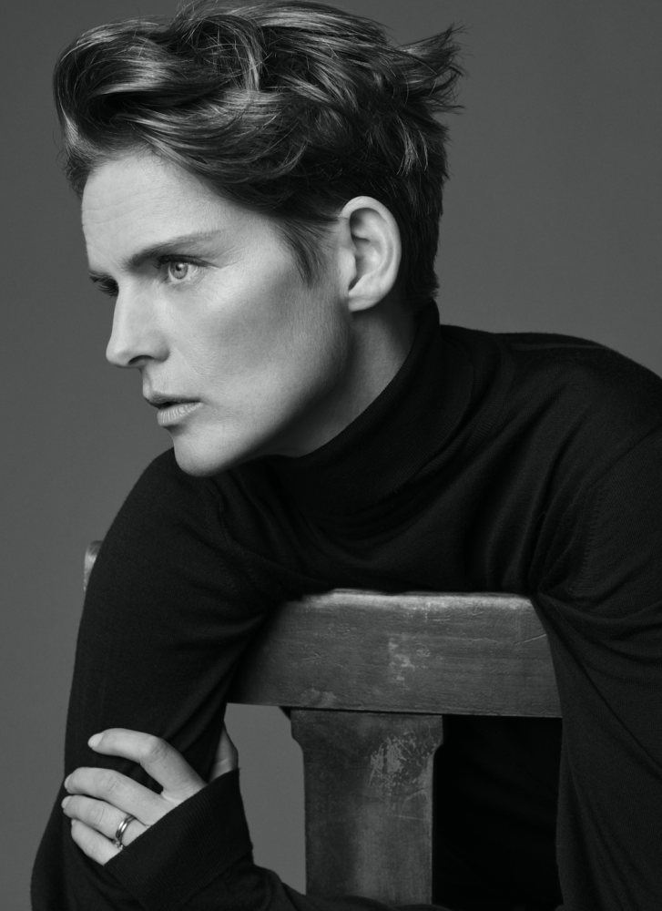 22岁的stella tennant便被steven meisel相中参与自己的拍摄