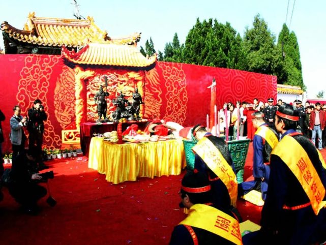 拜关公  结善缘  学关公 行鸿运